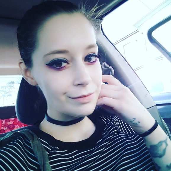 Meet your Posher, Aly - Picture 3 of 3